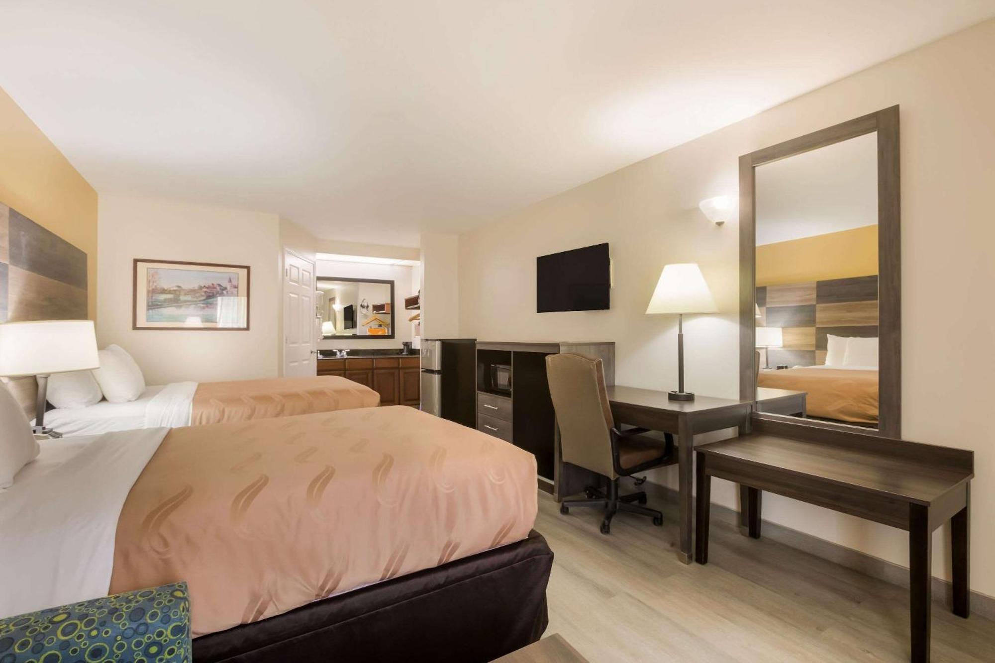Hotel Quality & Near Oconee 3*